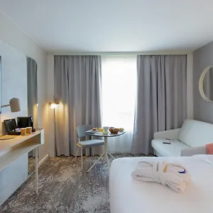 Novotel Pont De L'arc Hotel