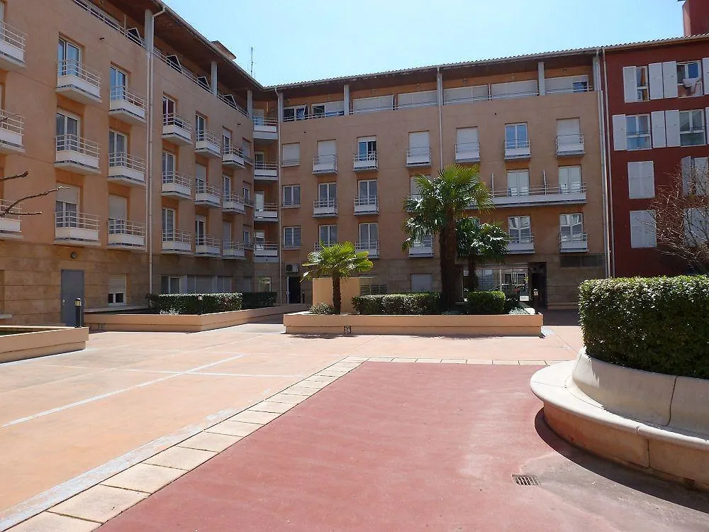 **  Sejours & Affaires Aix-En-Provence Mirabeau Aparthotel France