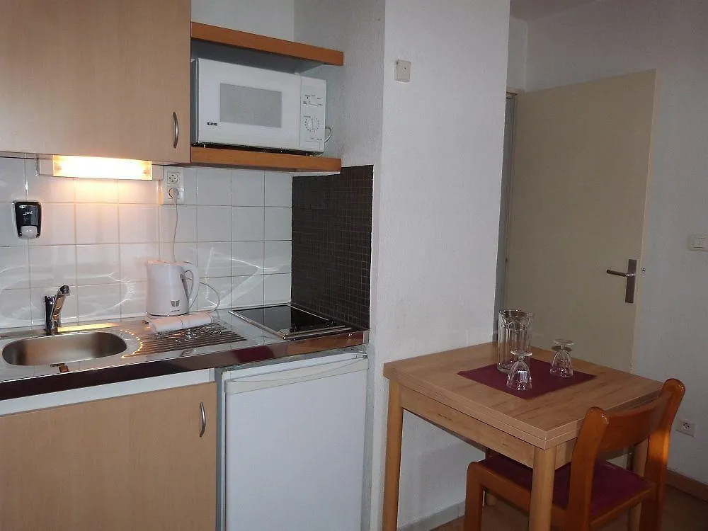 Sejours & Affaires Aix-En-Provence Mirabeau Aparthotel 2*,