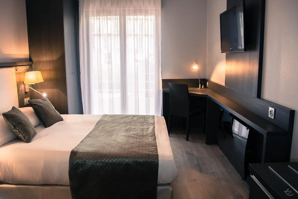 Sejours & Affaires Aix-En-Provence Mirabeau Aparthotel 2*,  France